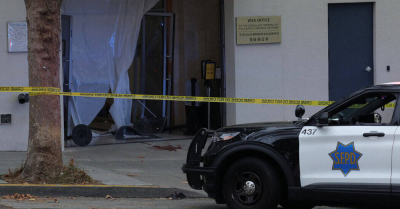 纽约时报中文网 - 英文原版-英Police Fatally Shoot Driver Who Crashed Into Chinese Consulate in San Francisco