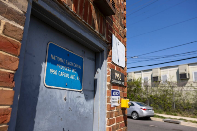 The Washington Post-A foul odor prompts worry among Ivy City residents about toxic chemicals