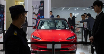 纽约时报中文网 - 英文原版-英Tesla Recalls 16 Million Cars in China to Fix Self-Driving Systems