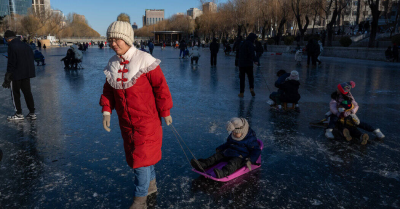 纽约时报中文网 - 英文原版-英China Told Women to Have Babies but Its Population Shrank Again