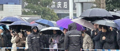 宗庆后追思会举行，民众冒雨排队送别