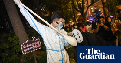 The Guardian-Halloween costumes in Shanghai poke fun at Chinese authorities