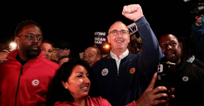 Reuters-UAW hits the picket lines with first simultaneous strike against Detroit Three automakers