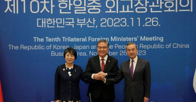 Reuters-China Japan South Korea seek summit in latest bid to ease relations