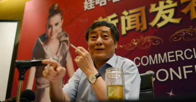 纽约时报中文网 - 英文原版-英Zong Qinghou Beverage Tycoon in China Dies at 79