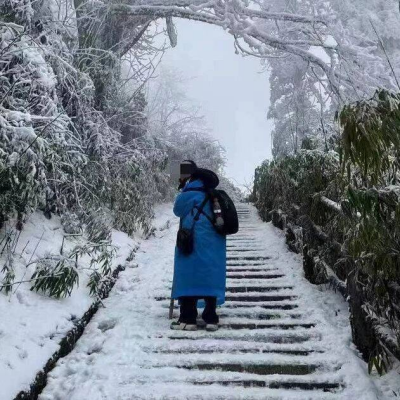 独游峨眉山失联后，她的遗体在山崖下被找到