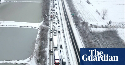 The Guardian-Blizzards disrupt lunar new year travel for millions in China